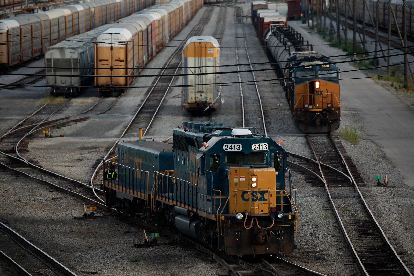 CSX, under pressure, ousts CEO Joe Hinrichs