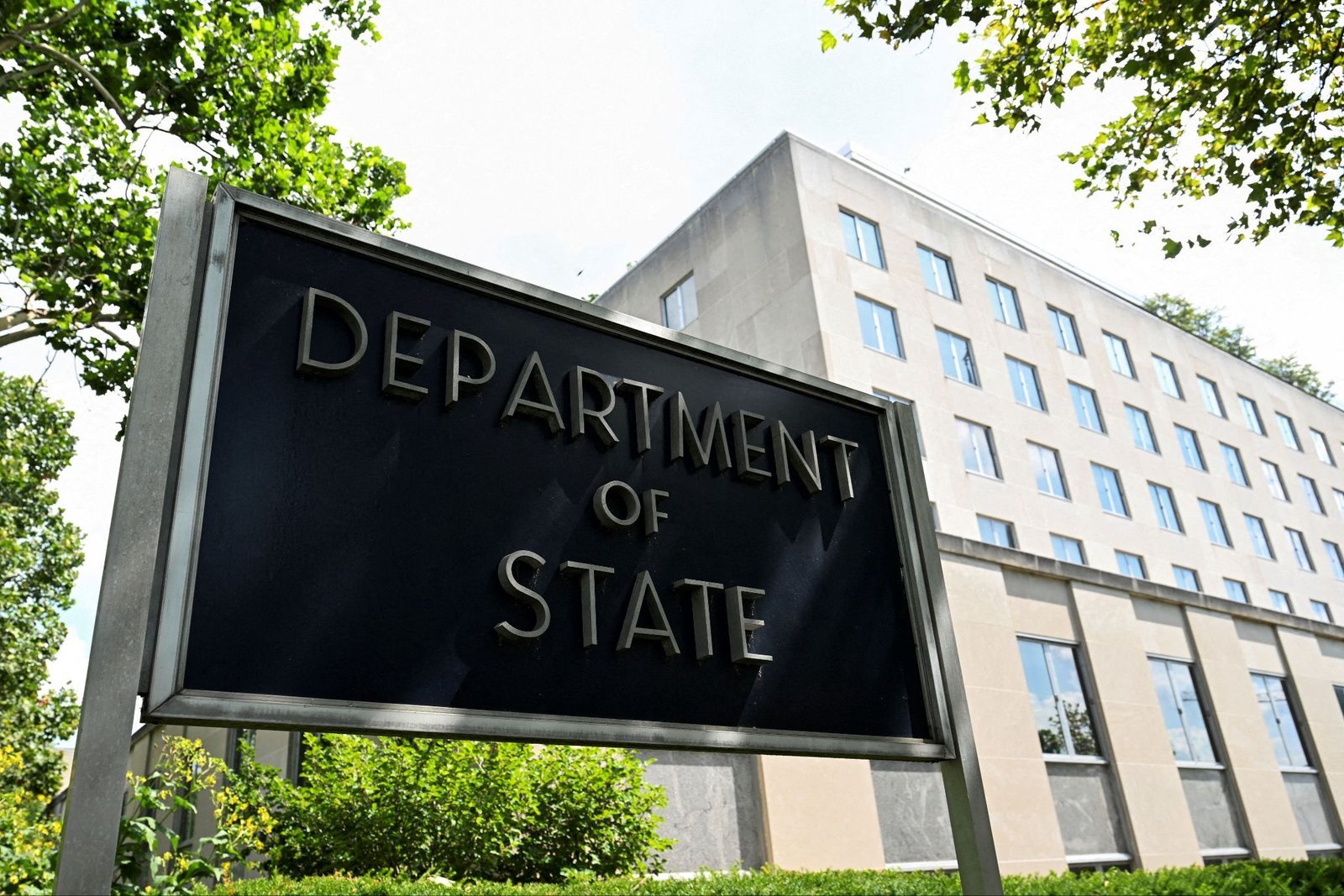 US diplomats’ morale plummets