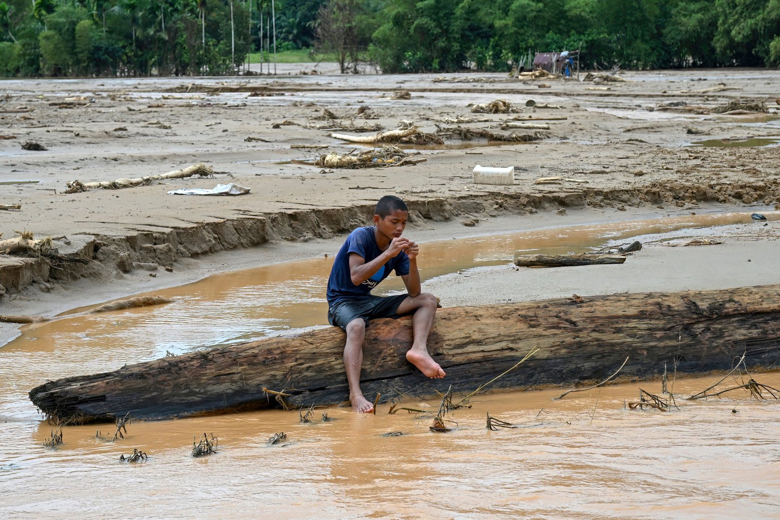 Palestinian photojournalist killed in Israeli drone strike; Indonesia floods death toll tops 700; 40 killed in Sudan in alleged army strike
