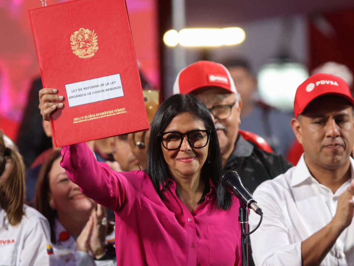 Venezuela’s Leaders May Be Opening the Nation to Privatization at Gunpoint