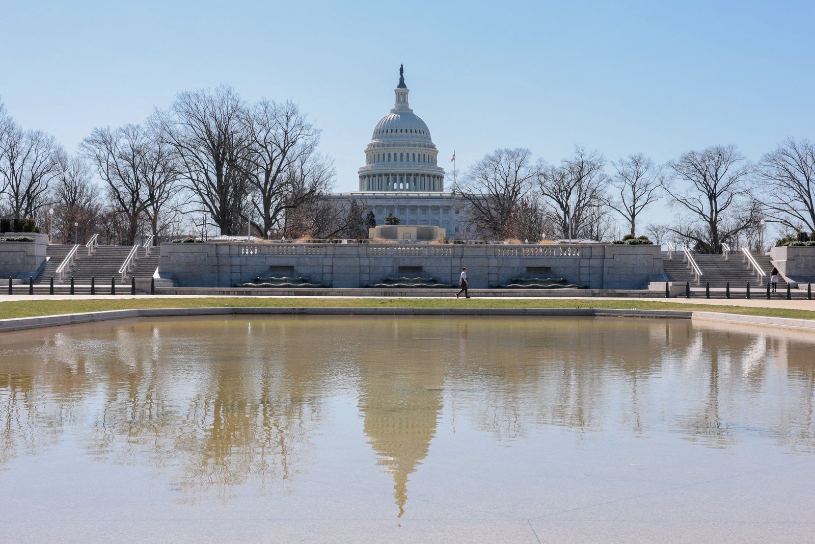 White House signals safe passage for housing bill