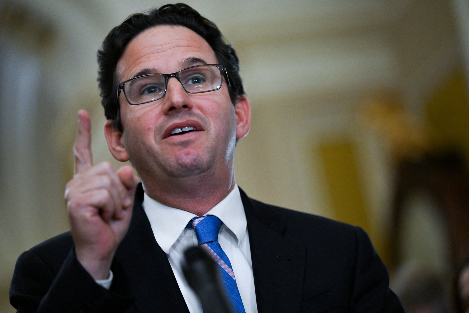 Senate Democrats wrestle over whether to cut a shutdown deal