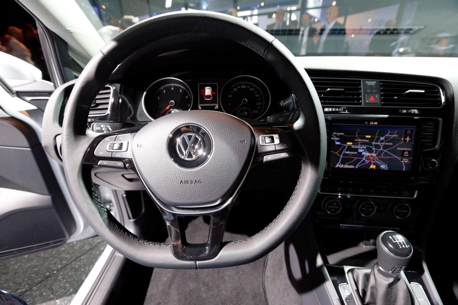 Volkswagen shifts back to physical buttons on dashboards