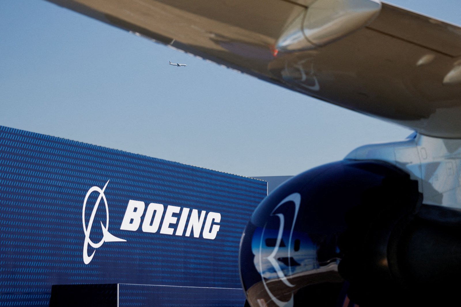 Boeing orders outpace Airbus’ for first time in a decade