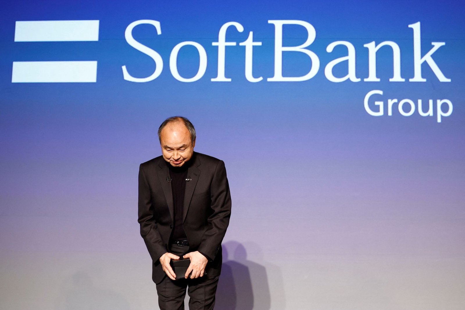 SoftBank strikes $4 billion AI data center deal