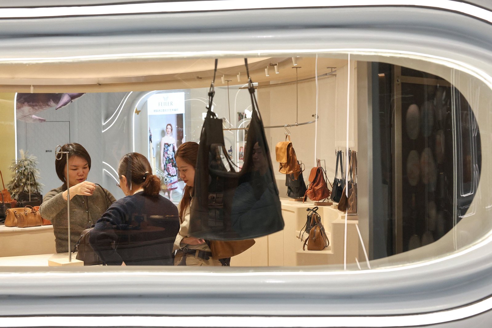 China announces $72B loan program to boost private consumption