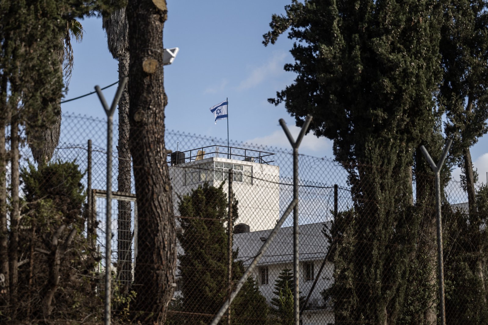 Israel raids UN compound in Jerusalem; FBI making a list of American “extremists”; Mass rapes by RSF in Sudan