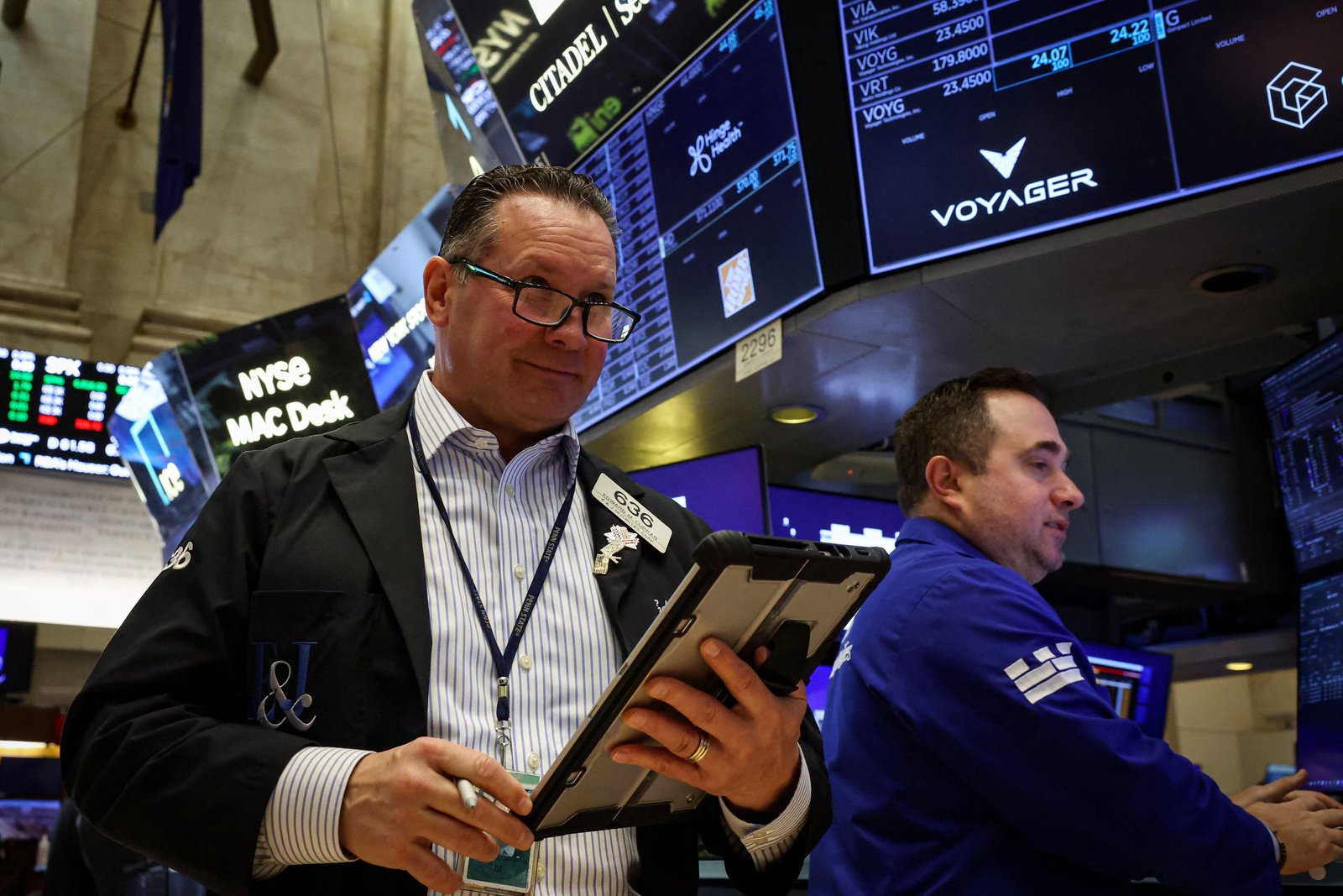 Markets gain on hopes of US shutdown ending