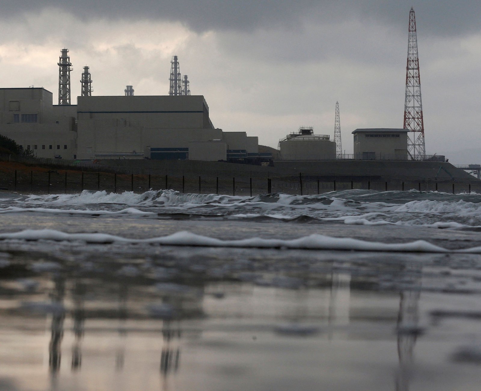 Japan says world's largest nuclear plant to restart