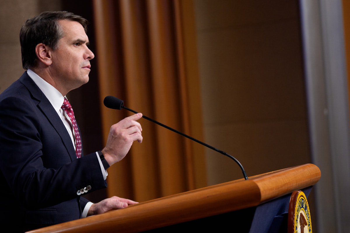 Top Trump Official Goes Against Kristi Noem’s Comments on Alex Pretti