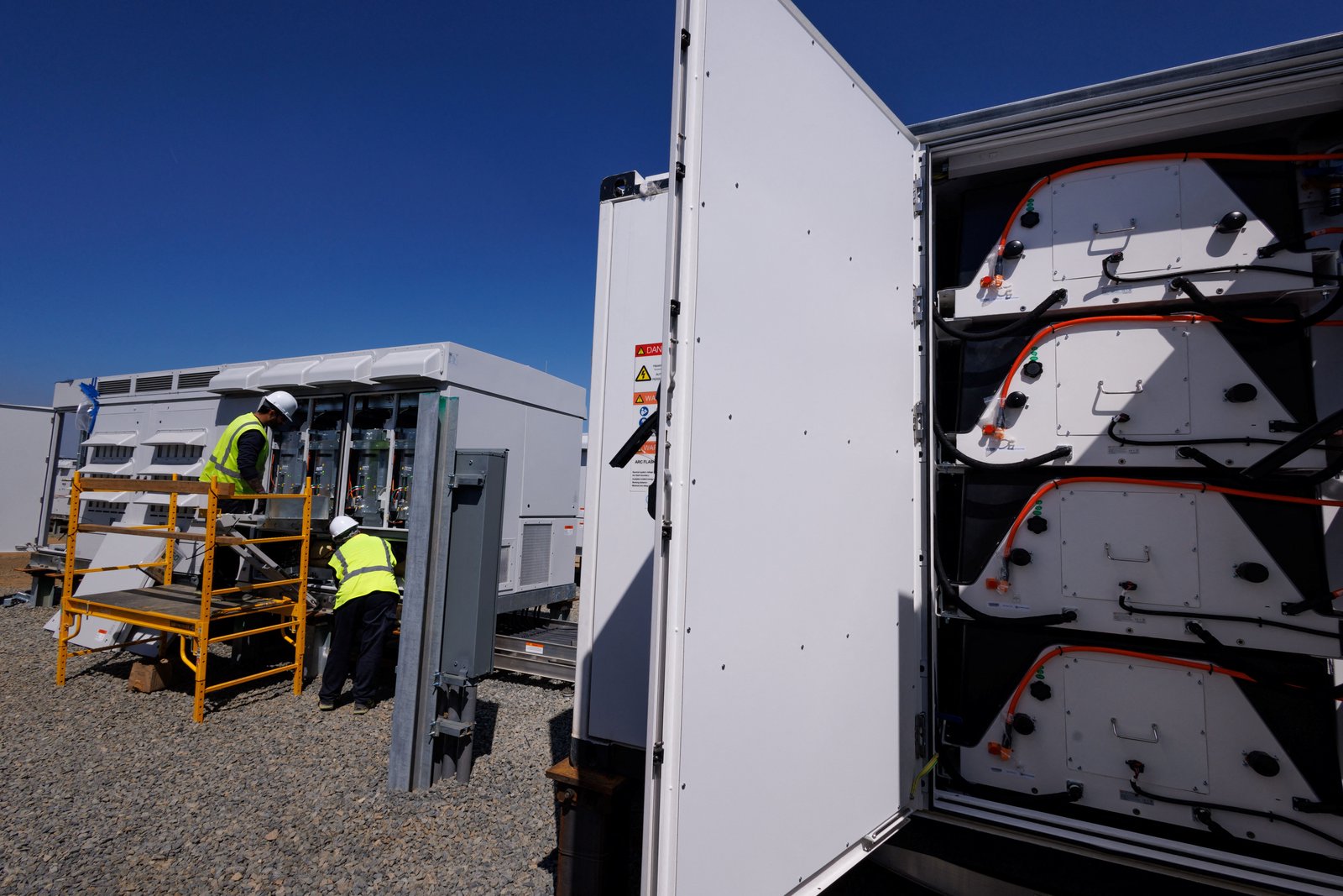 Battery storage prices drop to record low, report finds