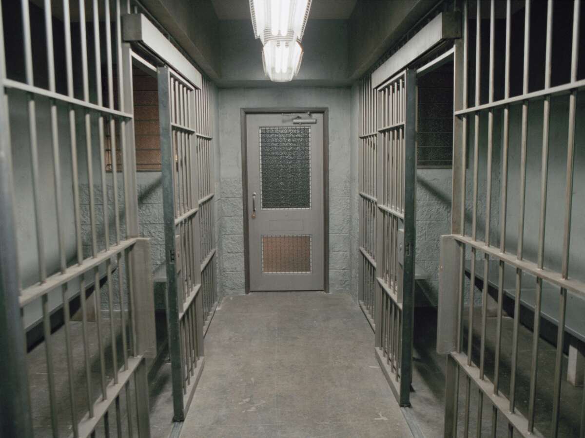 Loophole in Illinois Sanctuary Laws Lets ICE Hold Immigrants in County Jails