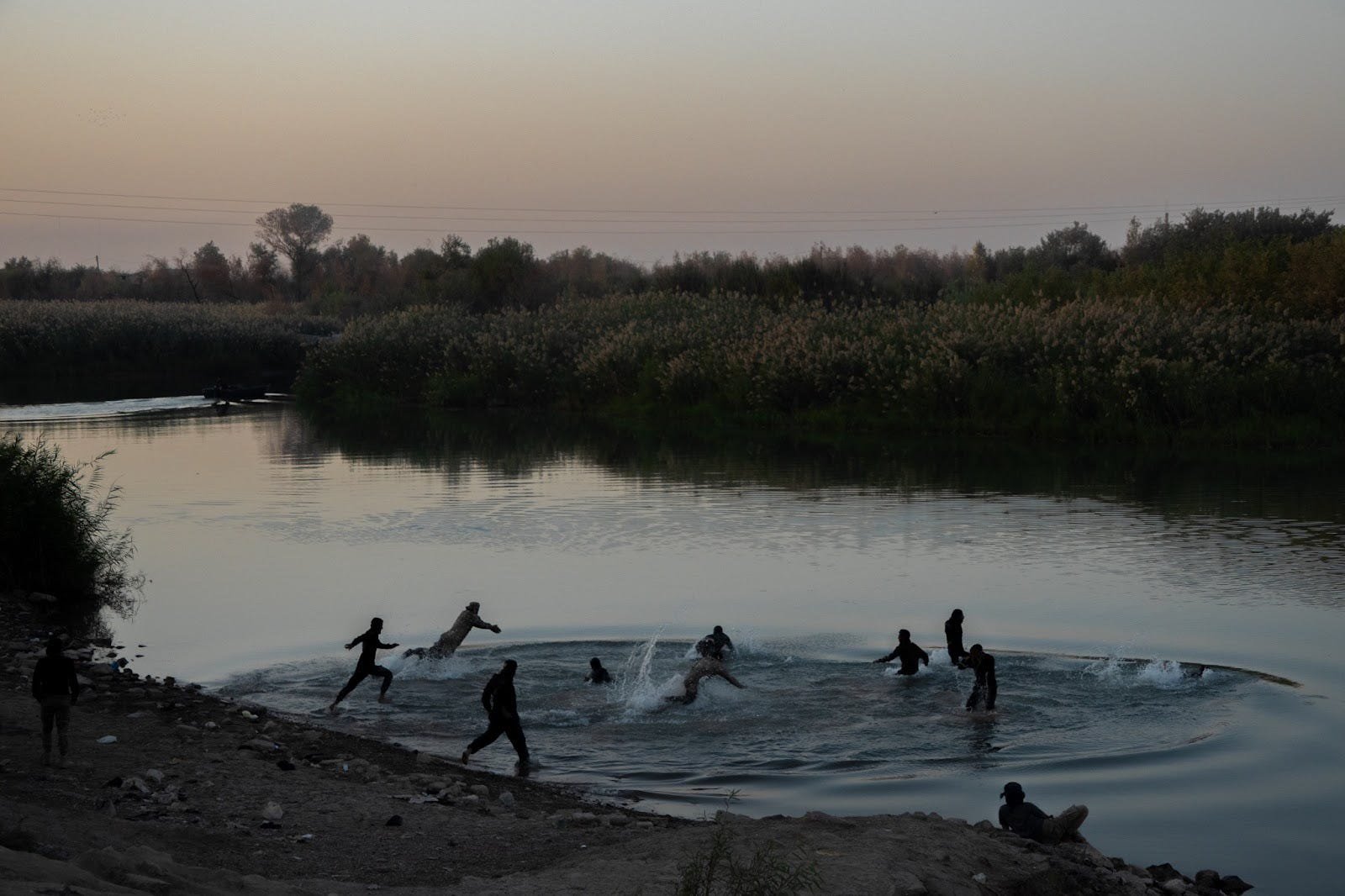 Euphrates River Becomes the Last Battle Line in Syria’s Civil War