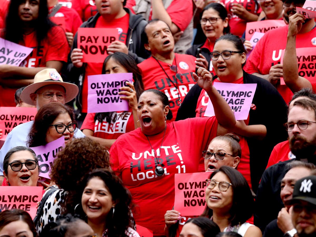 As 19 States Raise Their Minimum Wages, the Federal Rate Remains Stuck at $7.25