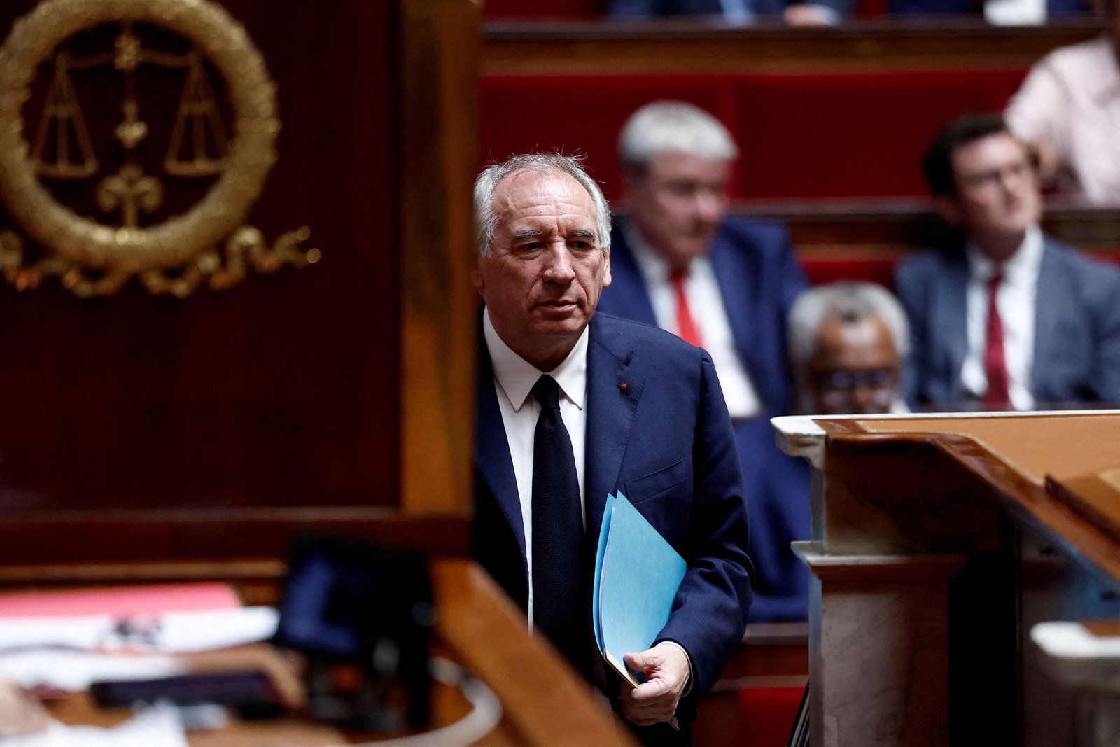 French government collapses after PM loses confidence vote