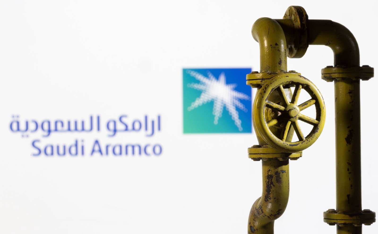 Sovereign funds join $11 billion Aramco gas deal