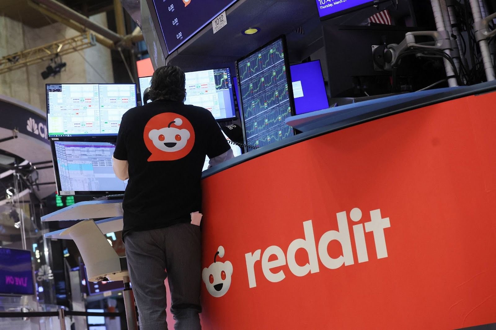 Reddit sues Australia over social media ban for children