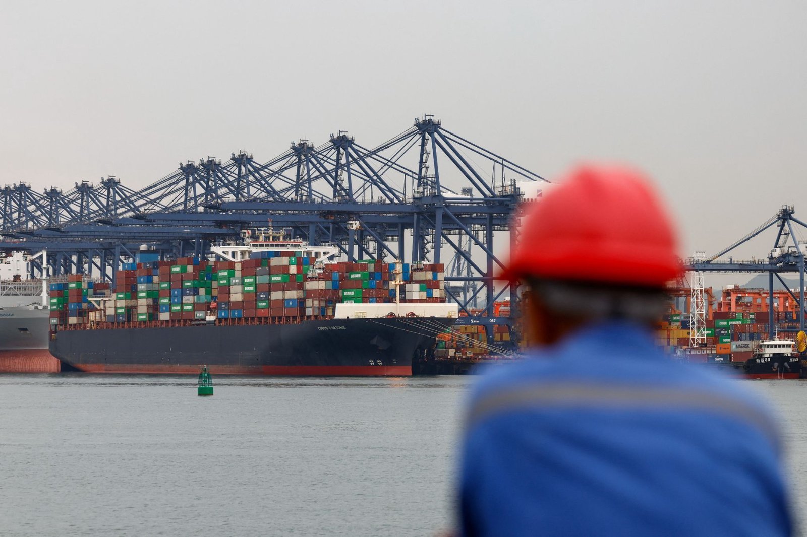 US and China begin tit-for-tat port fees