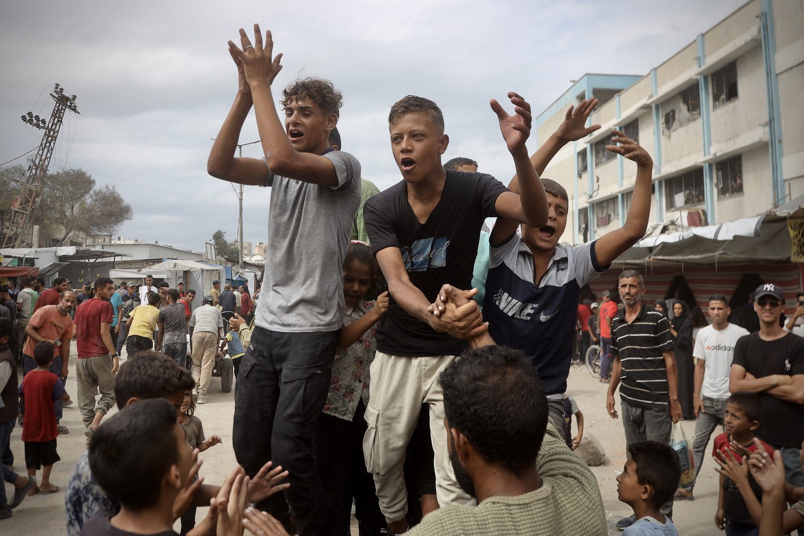 Gaza ceasefire awaits Israeli cabinet approval; Senate fails to stop Trump’s strikes on alleged drug boats