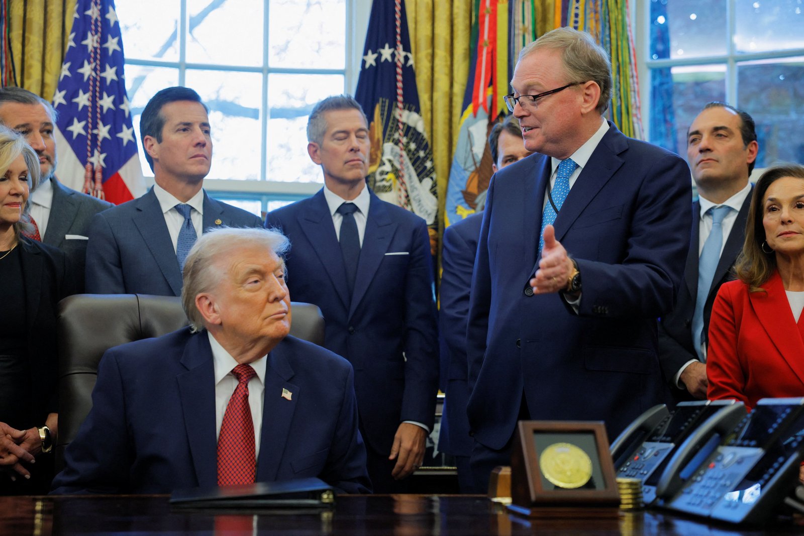 Trump eyes Hassett, Warsh as finalists for Fed chair