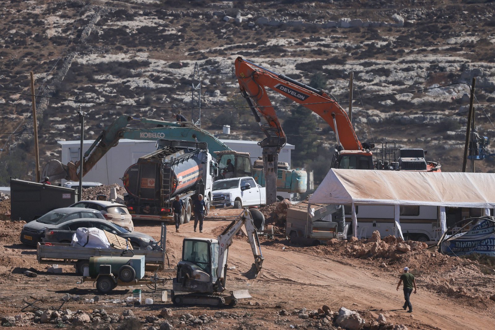 Israel to approve 2,000 new West Bank settlements, Trump prepares to strike Venezuela military targets