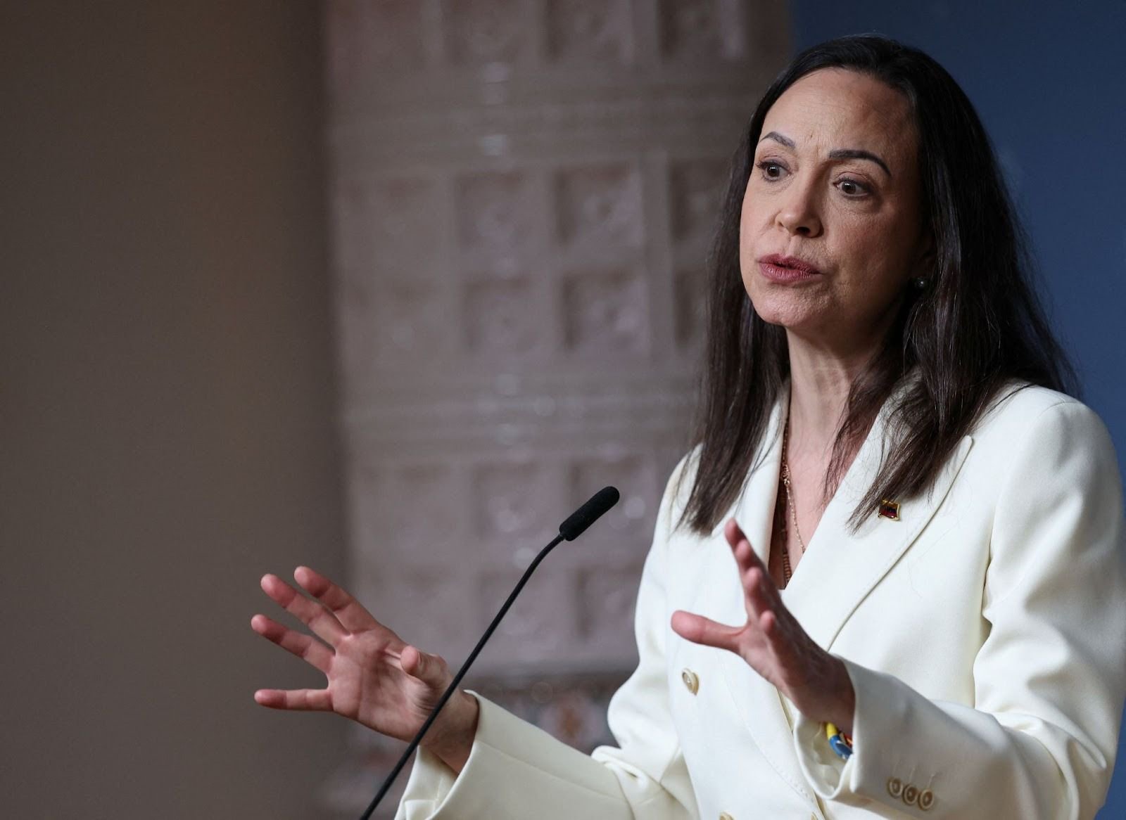 Top Venezuela opposition figure tries to court Trump