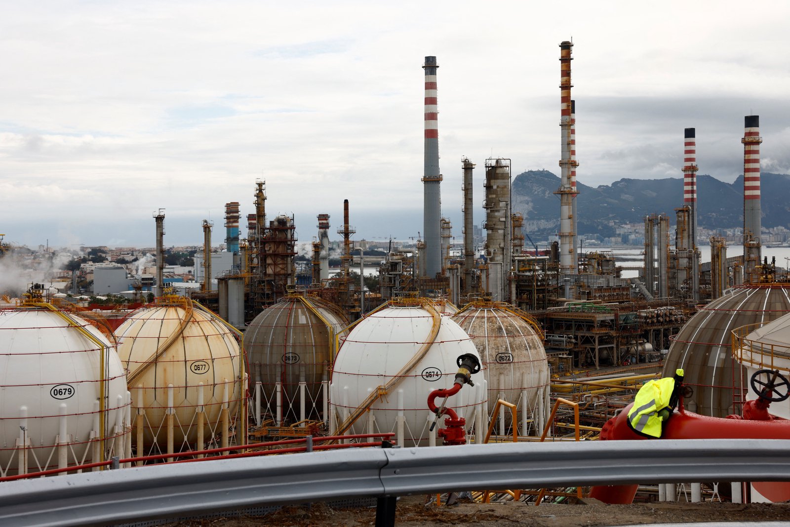 Two Omani green hydrogen projects end