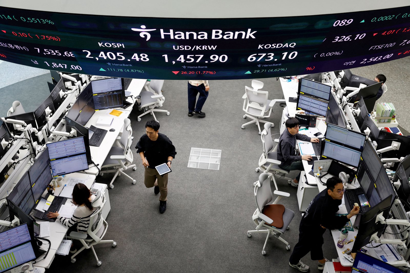South Korean banks shorten workweek