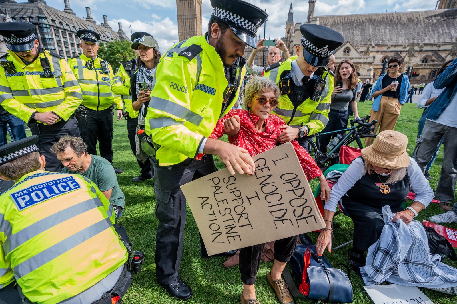 Israel demolishes high rises in Gaza City, Trump delivers “last warning” to Hamas, UK police arrest nearly 900 pro-Palestine protesters, Russia bombards Ukraine