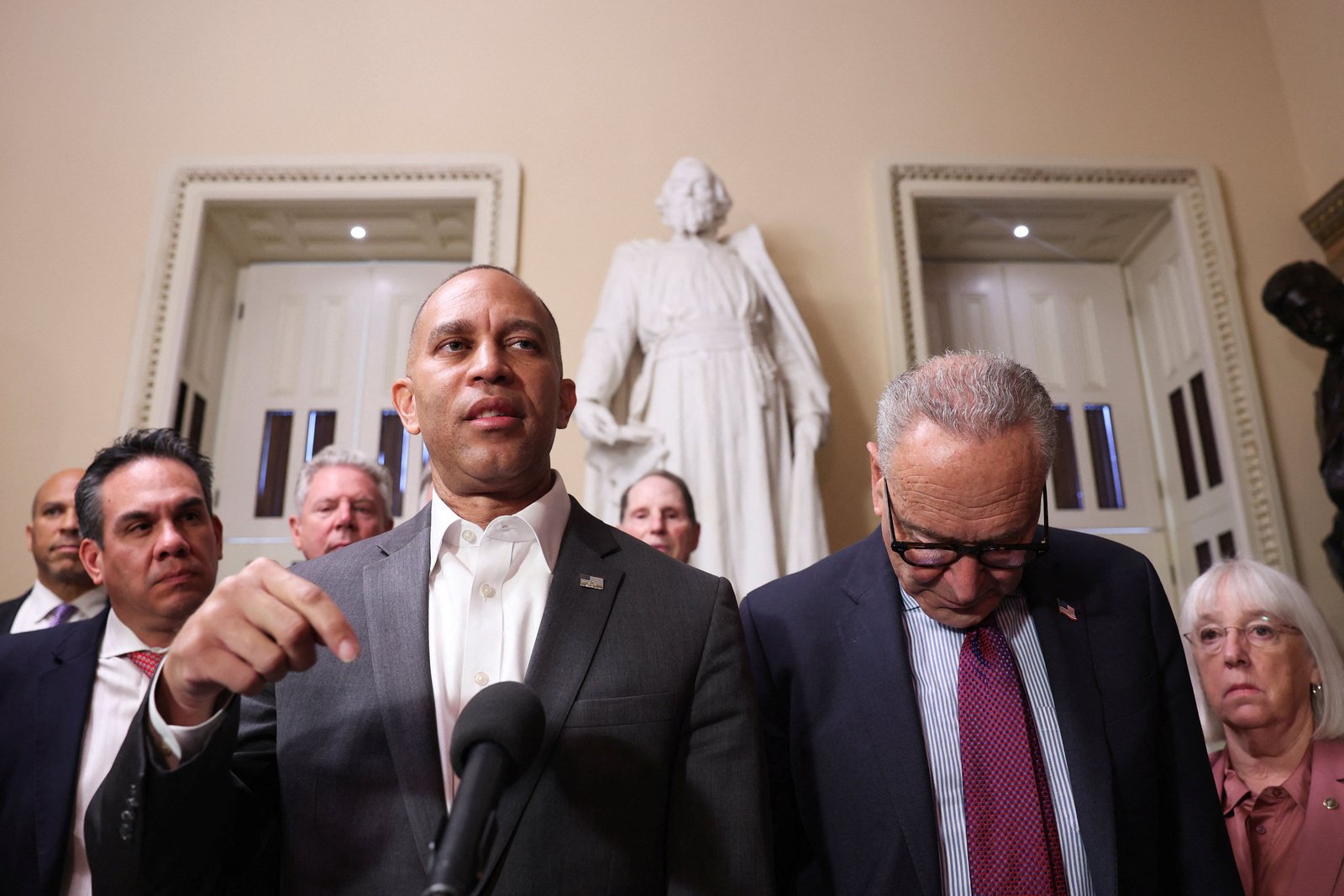 Dem voters want shutdown fight, poll shows