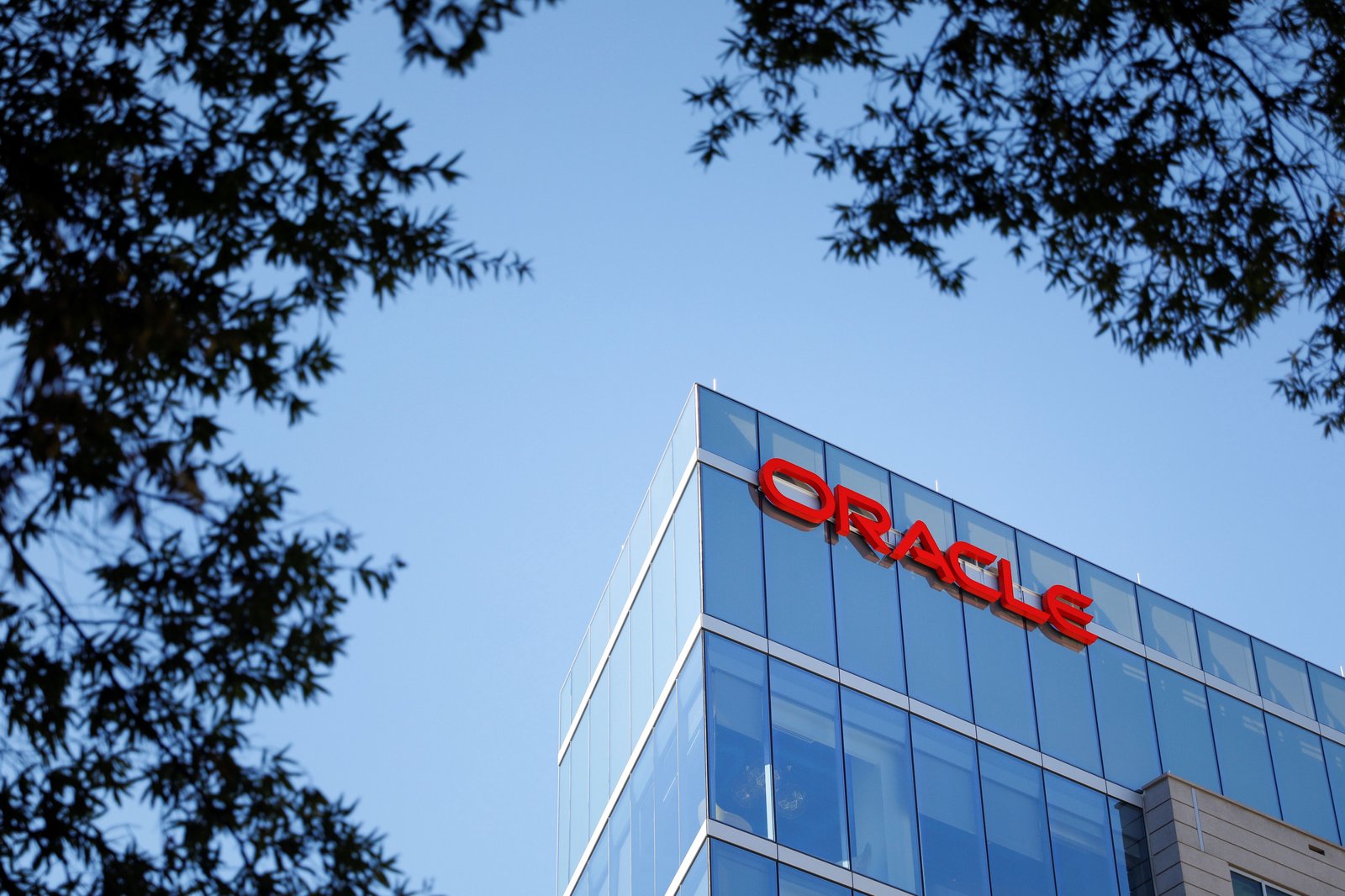 Oracle stock falls over US data center funding troubles