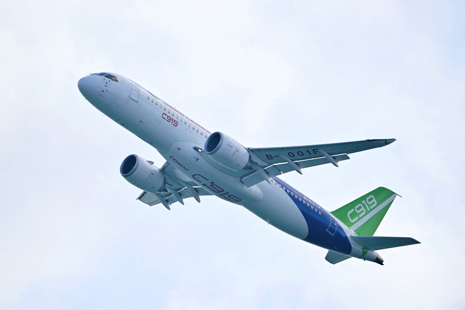 China showcases C919 at Singapore Airshow