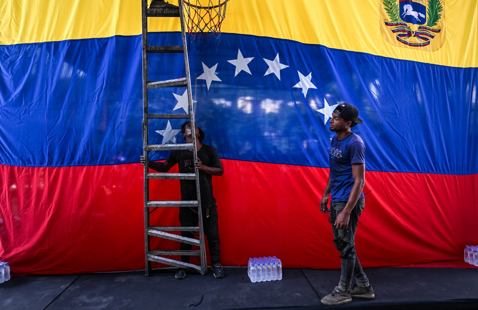 “War of the entire people”: Venezuela's Grassroots Rise to Resist Trump's Naval Blockade
