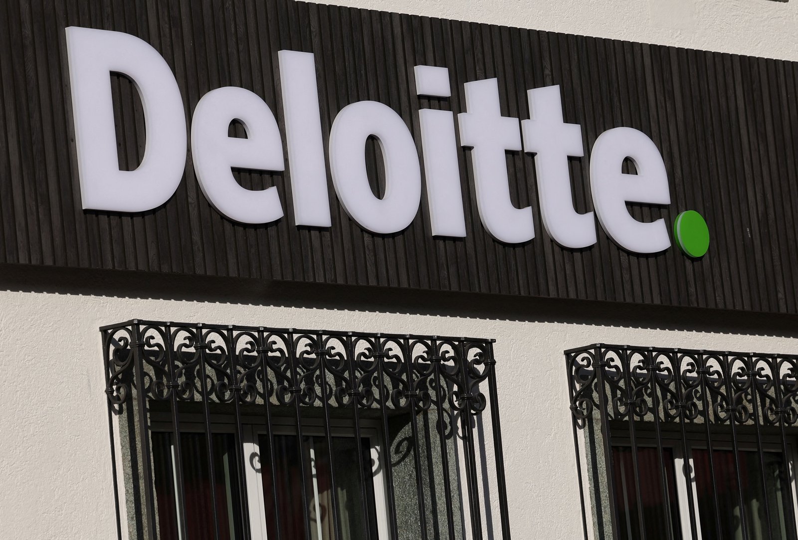 Deloitte faces new scrutiny over suspected AI-generated mistakes