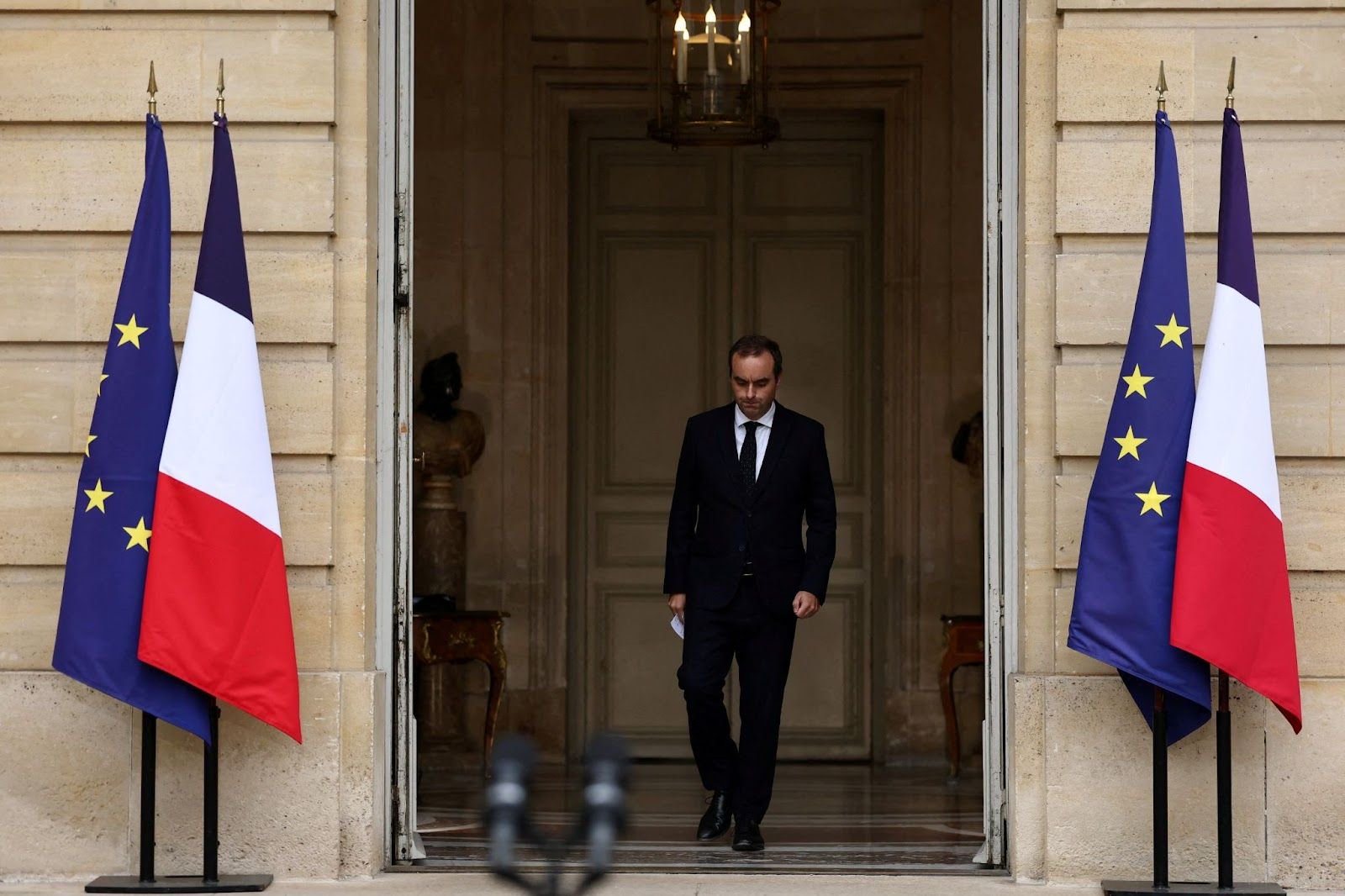 France’s new PM resigns after 27 days in office