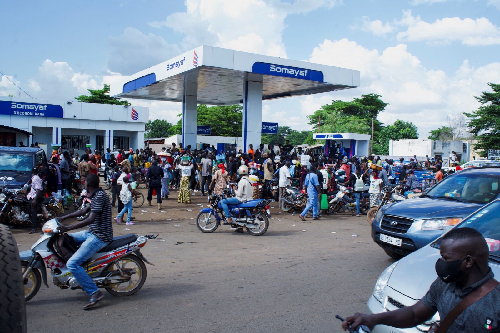 Businesses close as fuel blockade hits Mali's economy