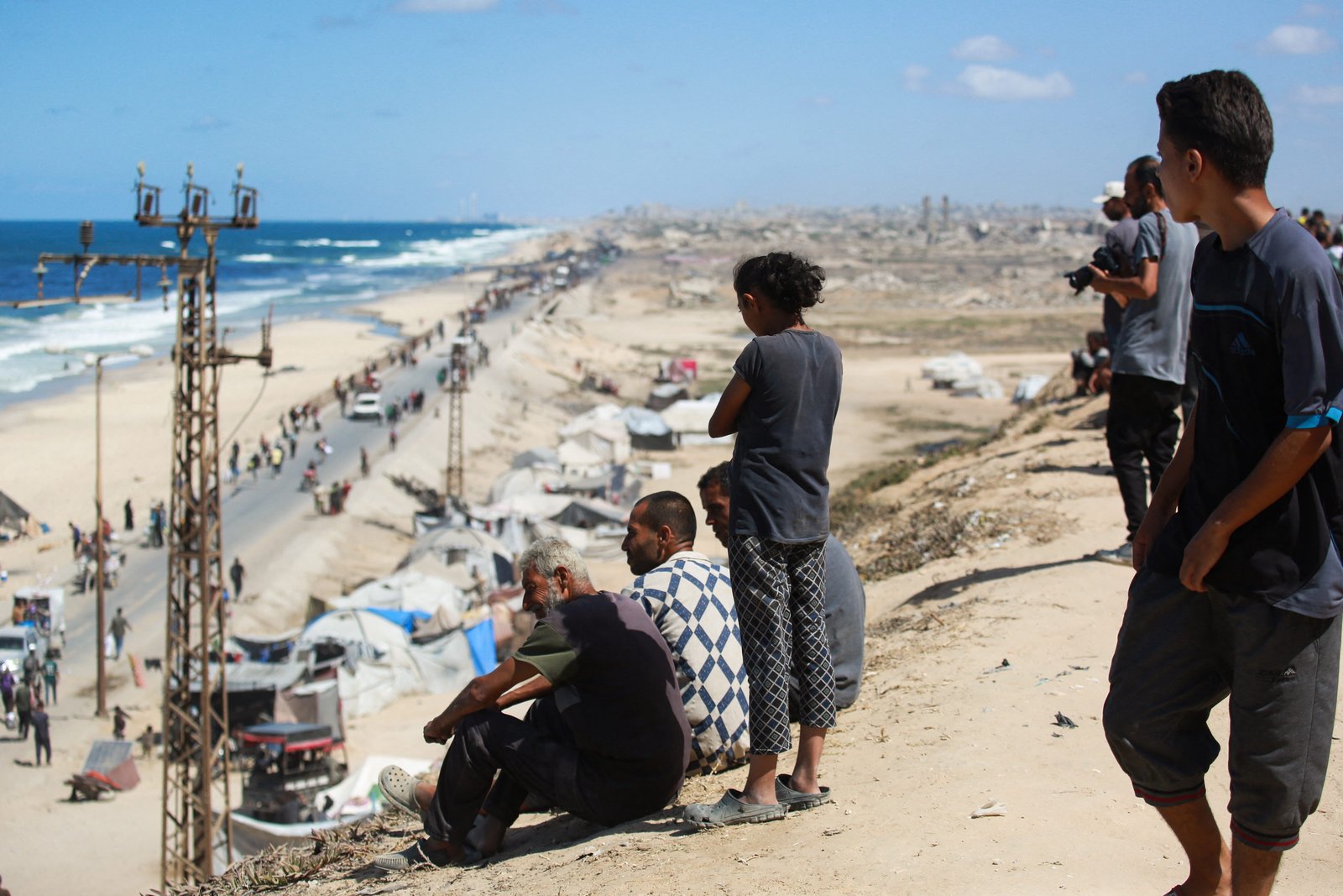 Israel issues final warning to Gaza City and closes main coastal road; U.S. government shuts down