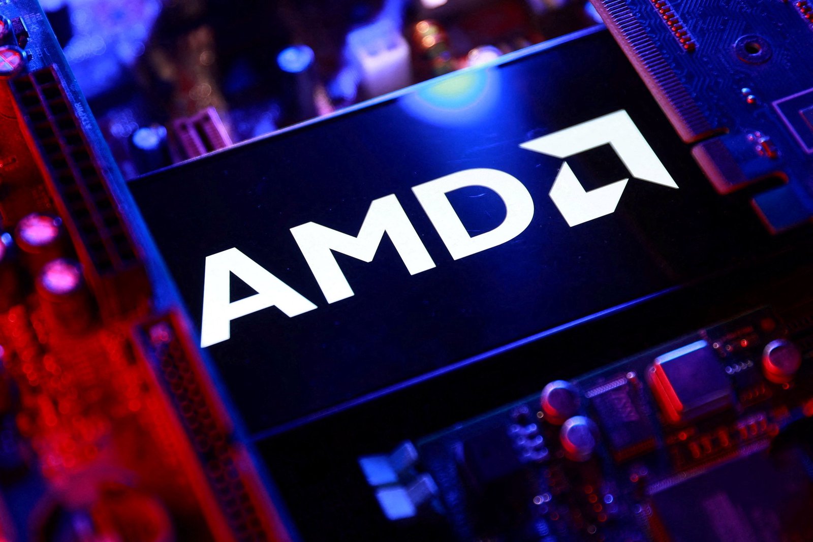 The US partners with AMD to build two supercomputers
