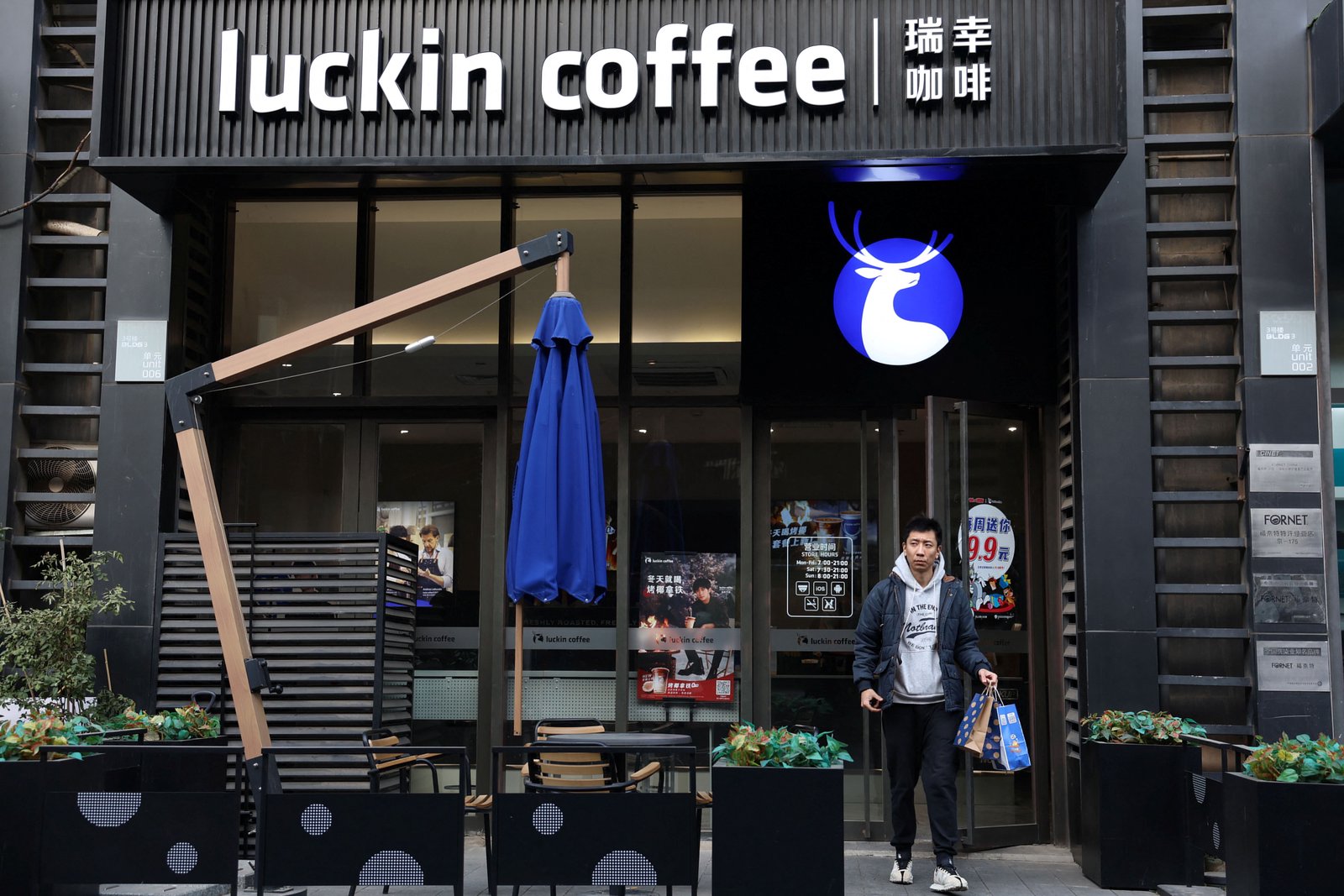 Chinese coffee chain Luckin opens its 30,000th store