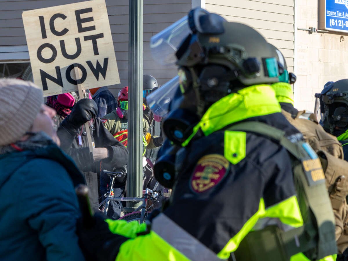 Minneapolis Residents Face Down Police and Feds After Pretti’s Killing