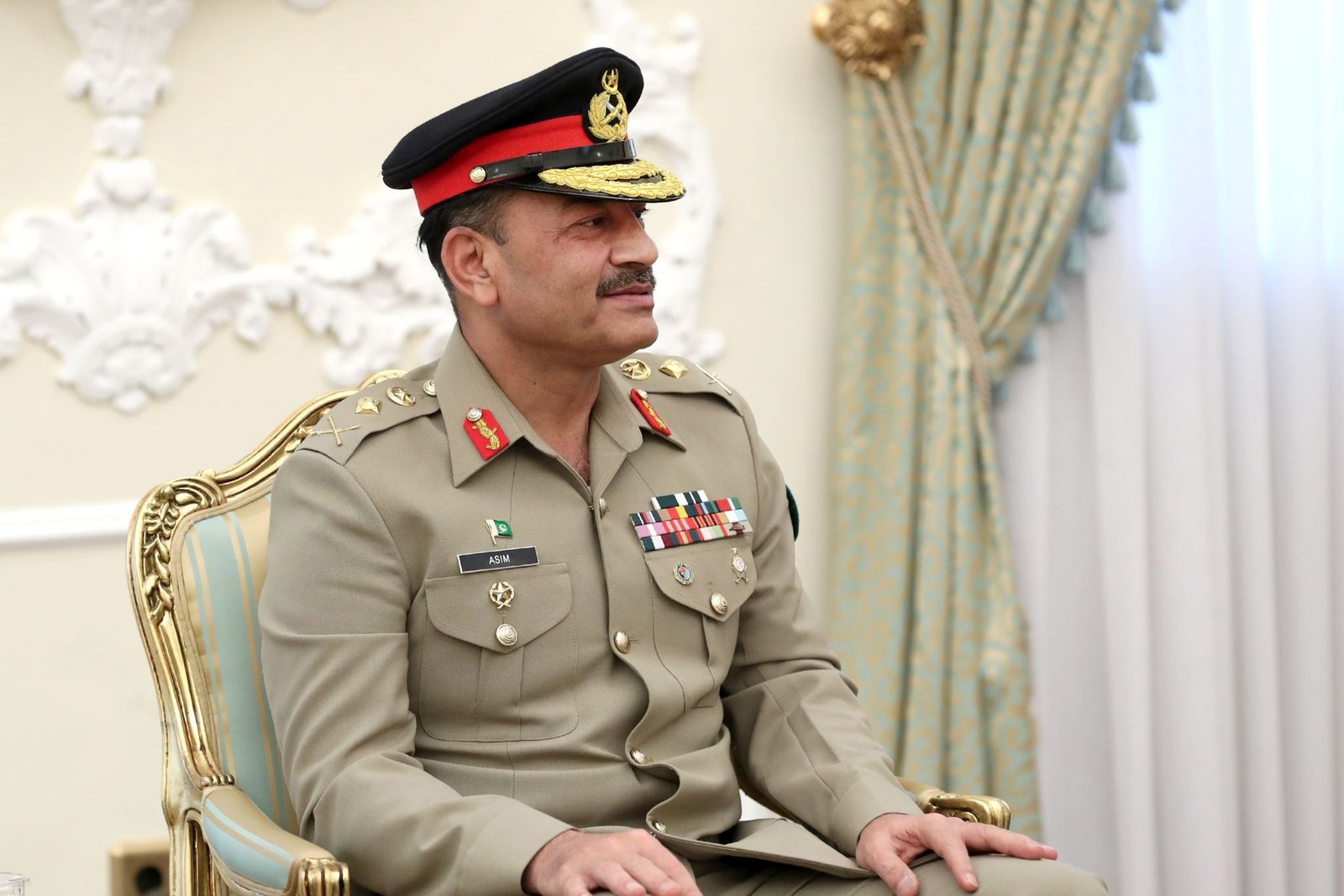 Pakistan expands power of army chief
