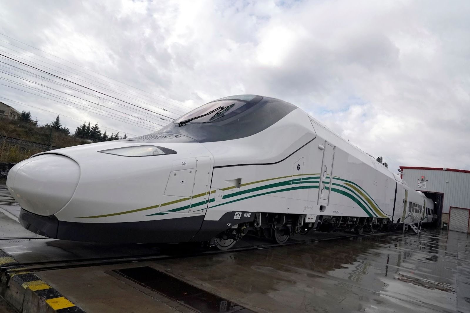 Saudi Arabia and Qatar plan high-speed rail link