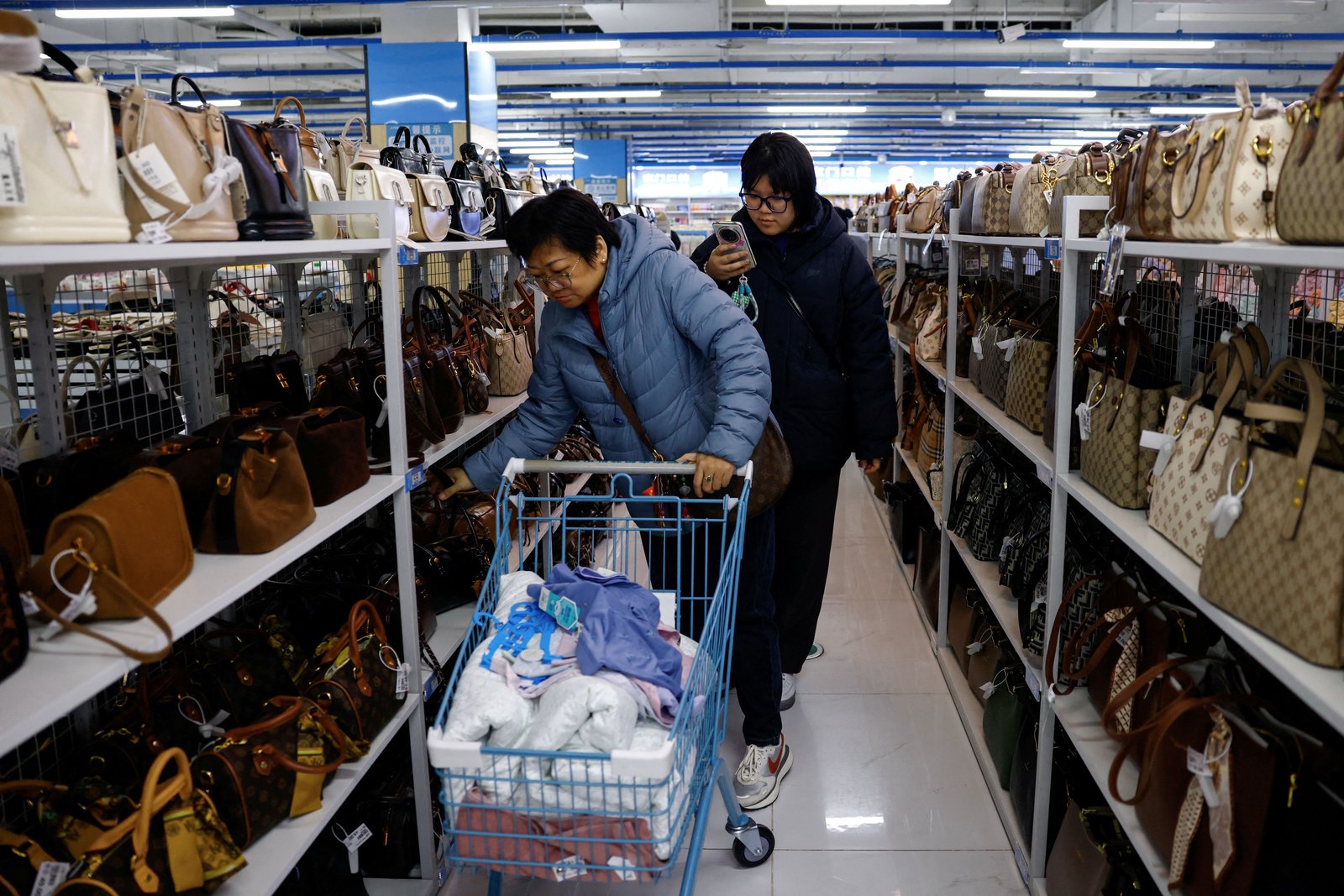 China's falling consumer prices deepen deflation fears