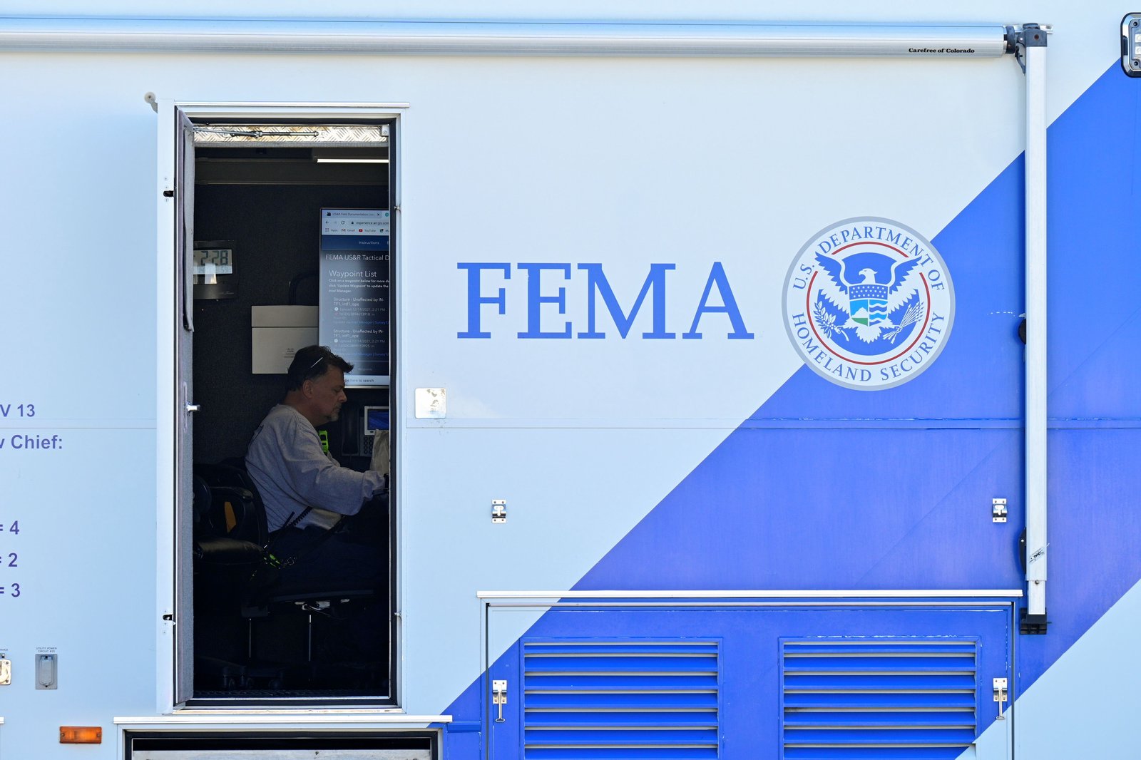 Americans sour on government agencies like FEMA: Poll