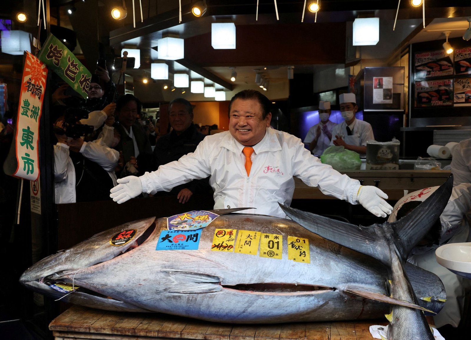 500-pound tuna reels in record $3.2 million in Japan