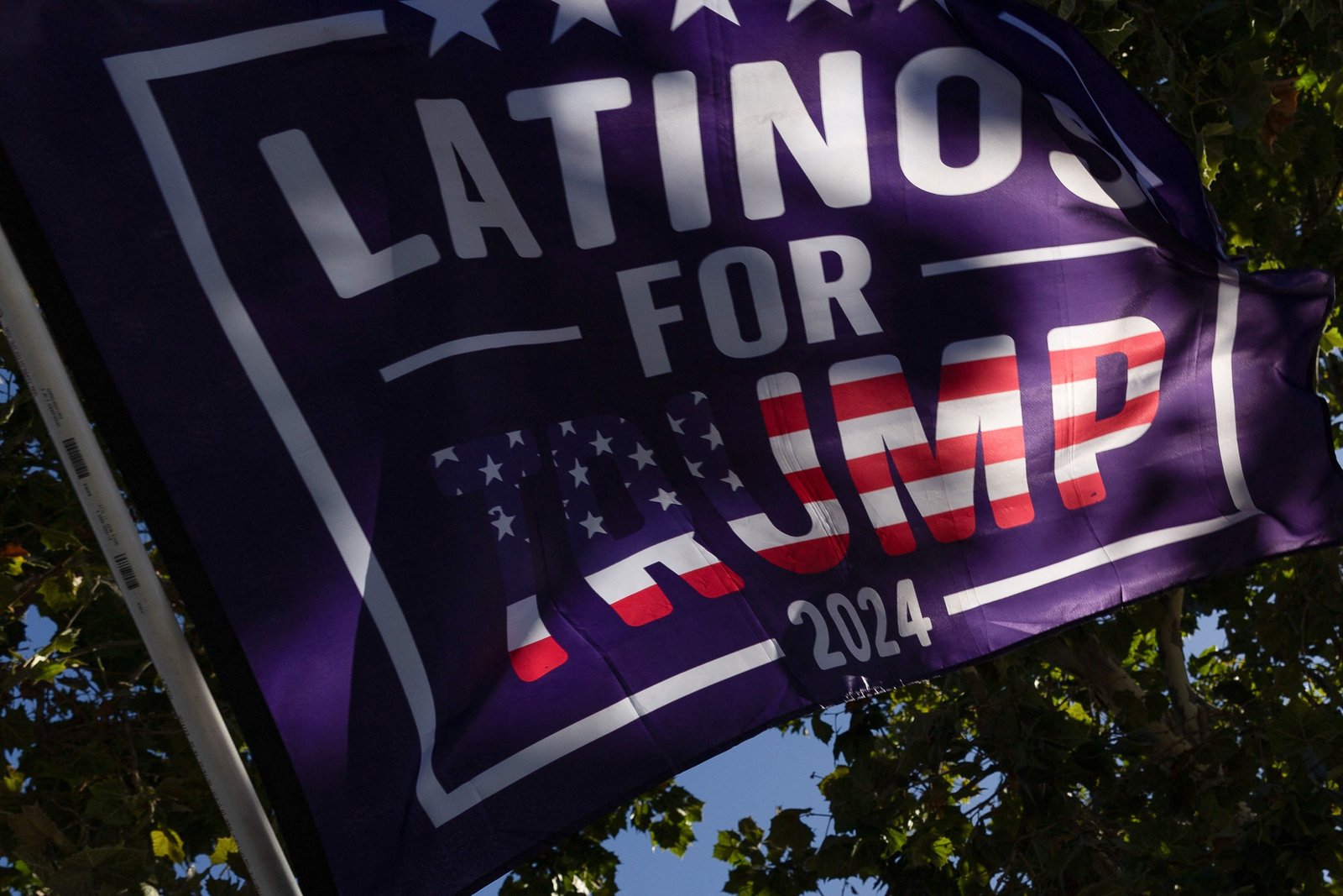 Poll: As Trump loses ground with Latinos, Democrats still lag