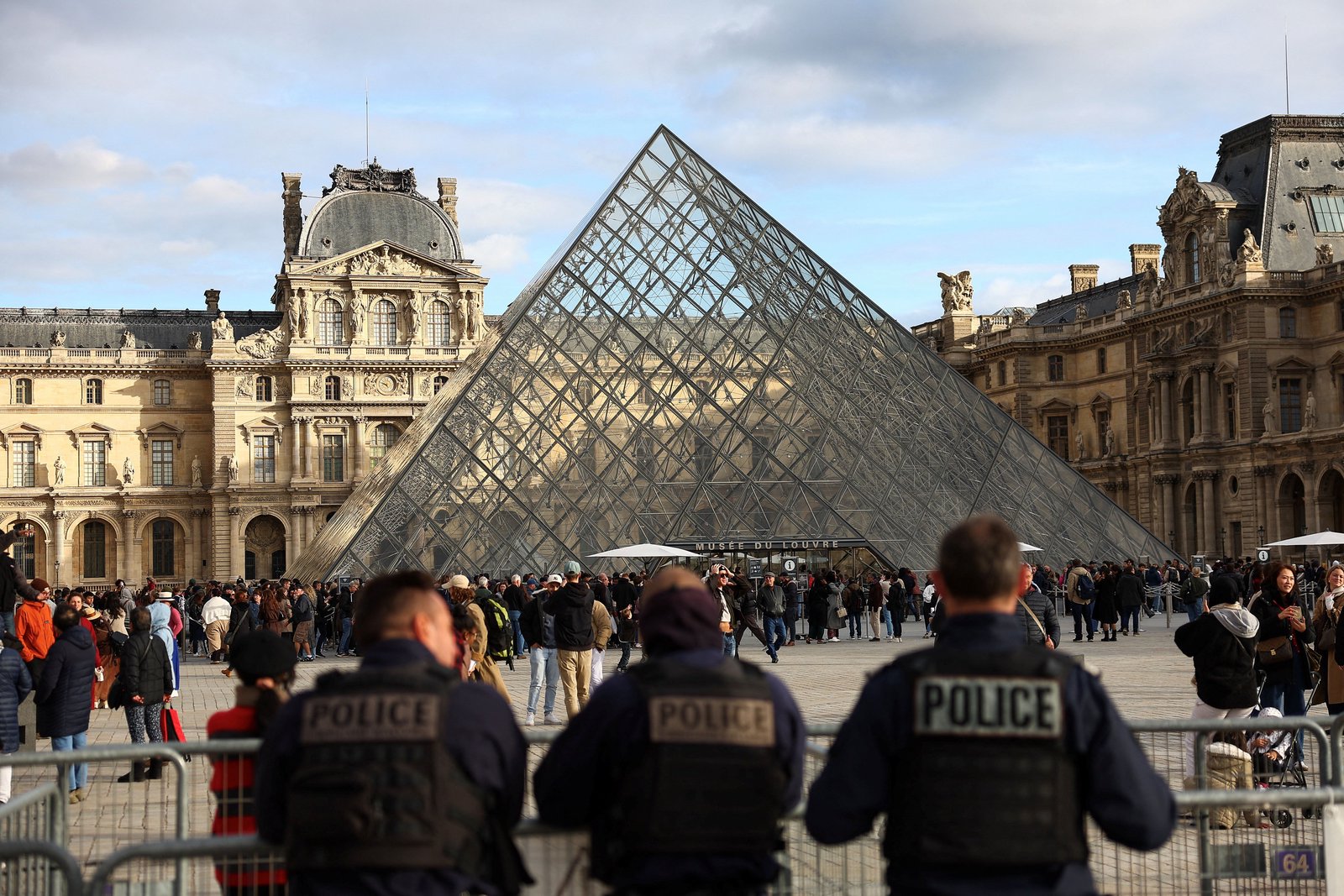 French authorities announce first arrests in Louvre heist